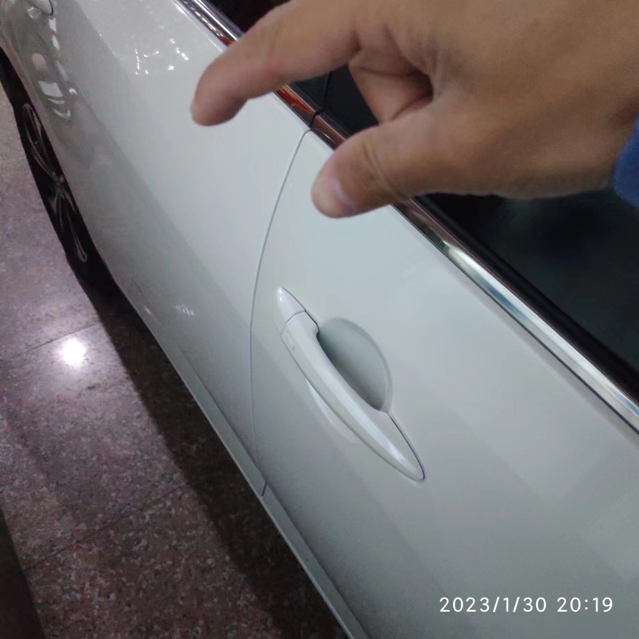 东风日产二次喷漆车辆当新车卖，4S店逃避责任不解决问题