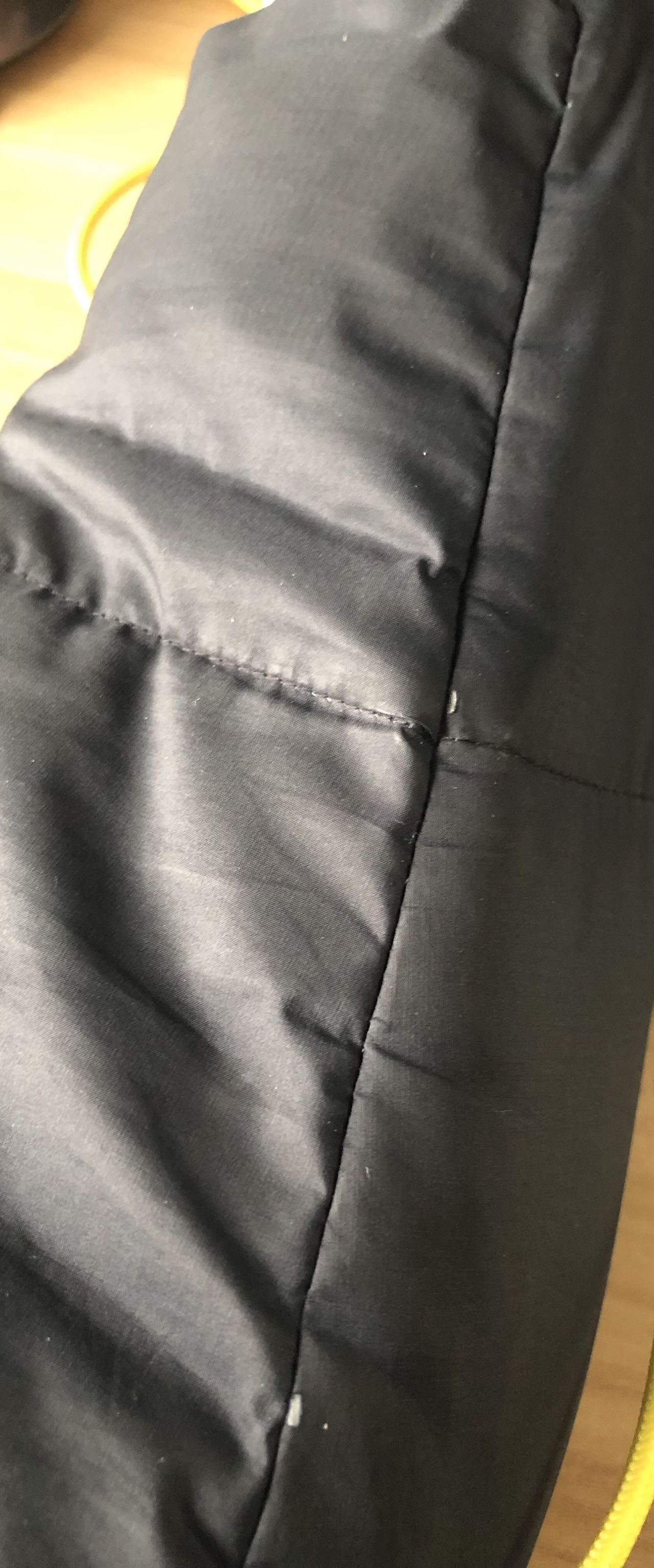 下沙奥特莱斯出售不符合三包法的有质量问题的哥伦比亚羽绒服，拒不退换