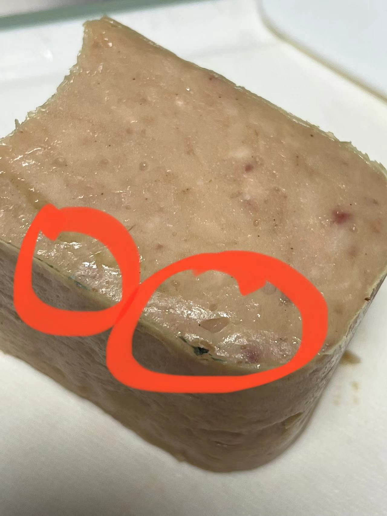 天猫超市售卖发霉肉质罐头