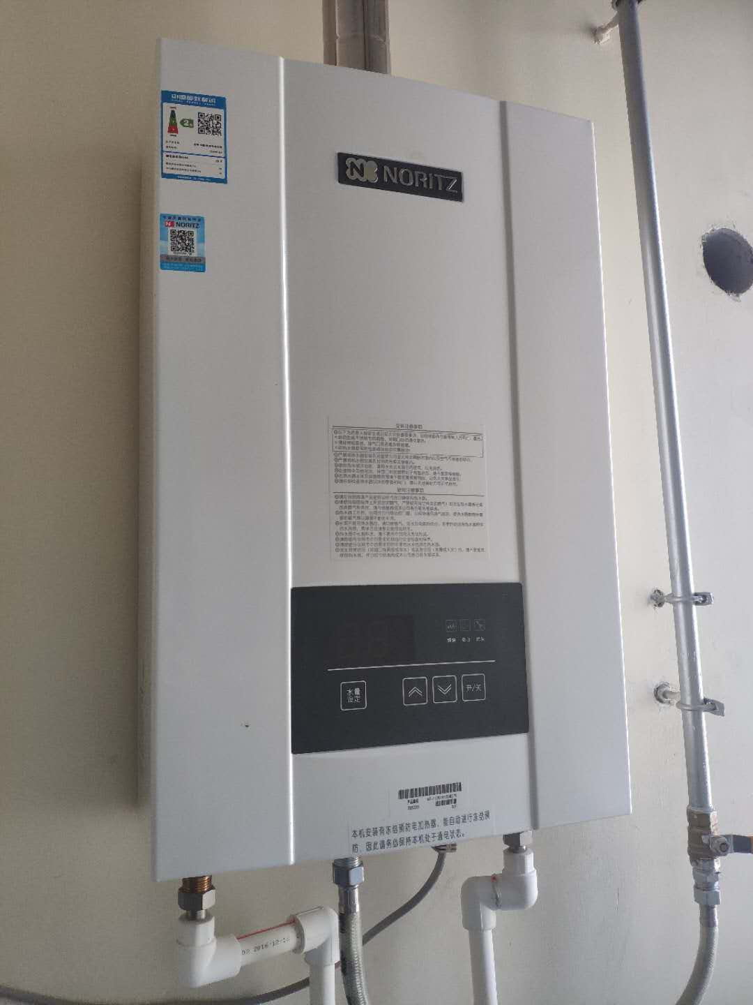 能率燃气热水器水箱漏水商家不处理