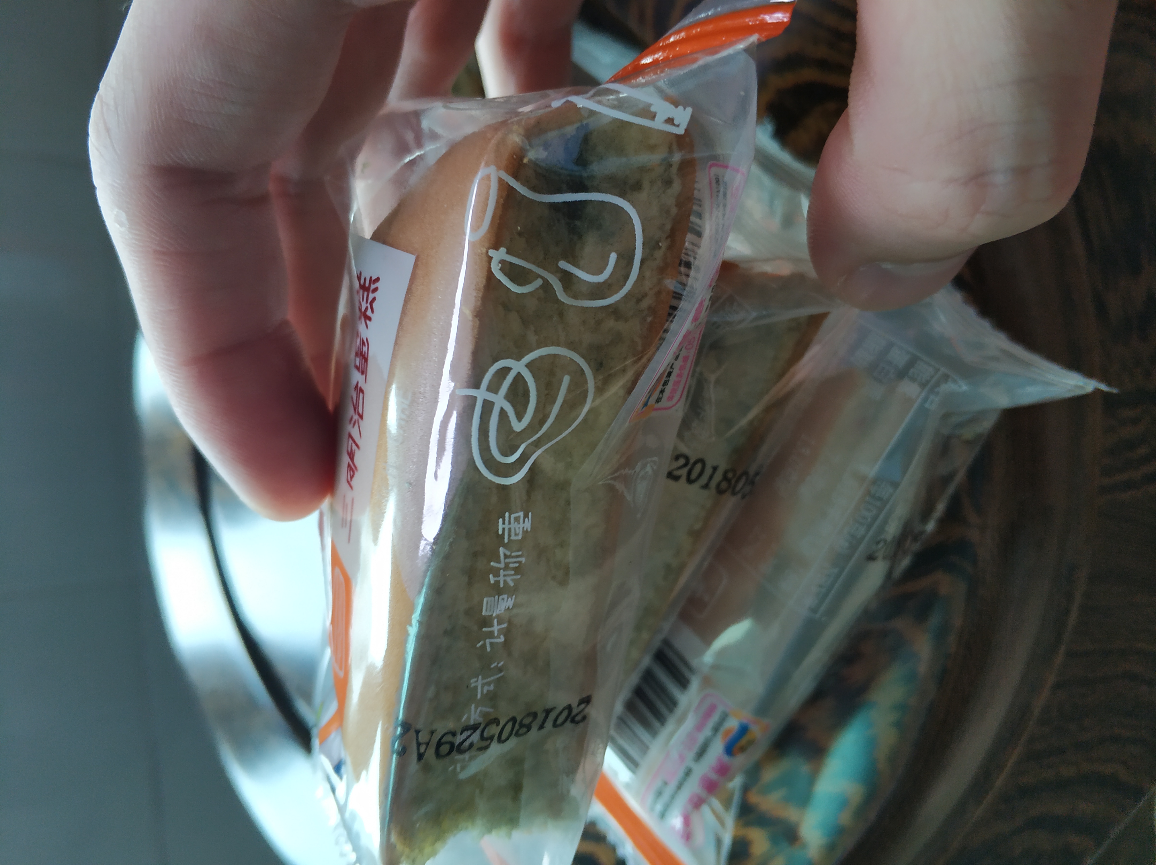 天猫超市买的面包发霉漏气